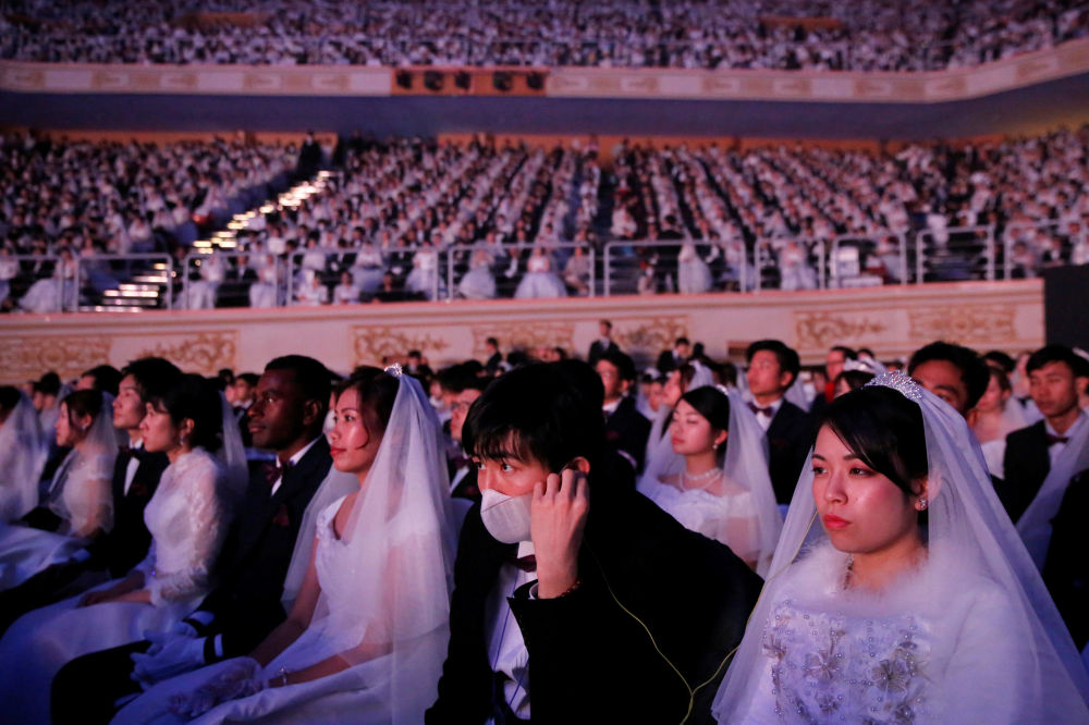 Массовая свадьба в Южной Корее бросила вызов страхам коронавируса